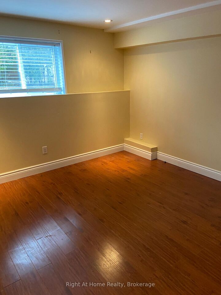 Property Photo:  40 Prospect Street B  ON L1H 1C7 