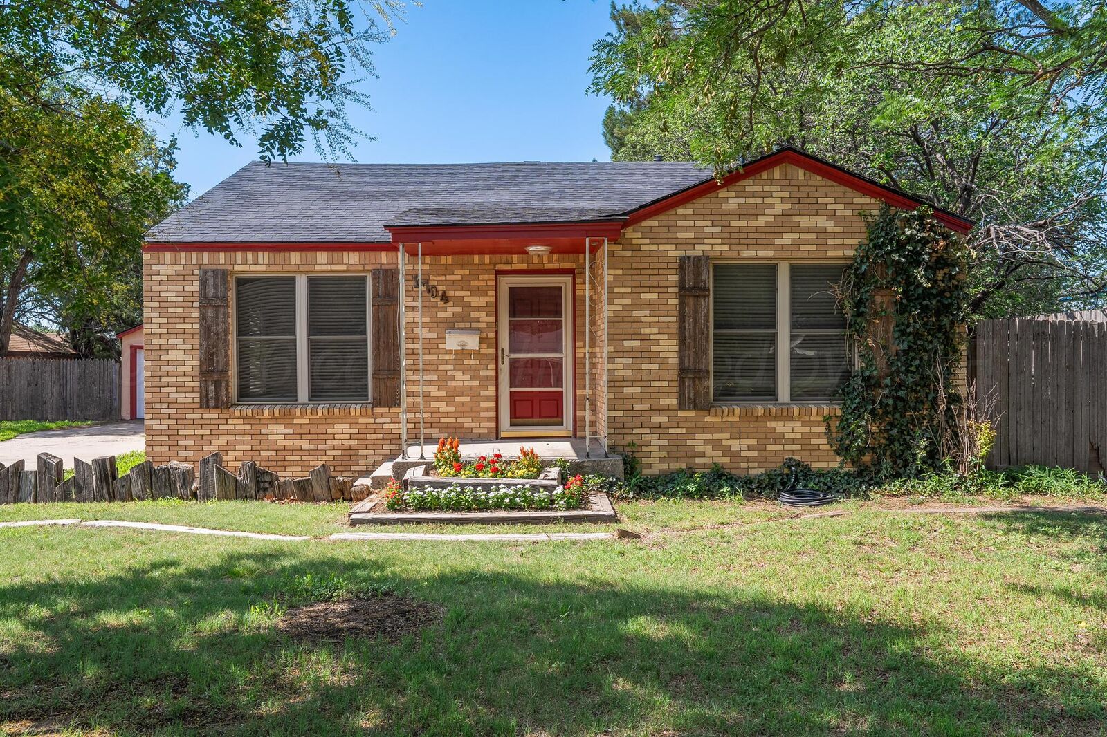 Property Photo: 1704 7th Avenue TX 79015