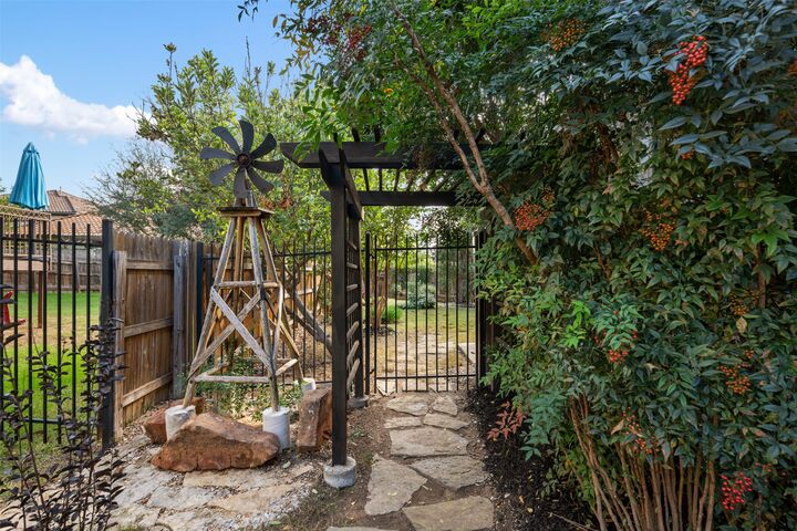 Property Photo: 503 S Meadowlark Street A TX 78734