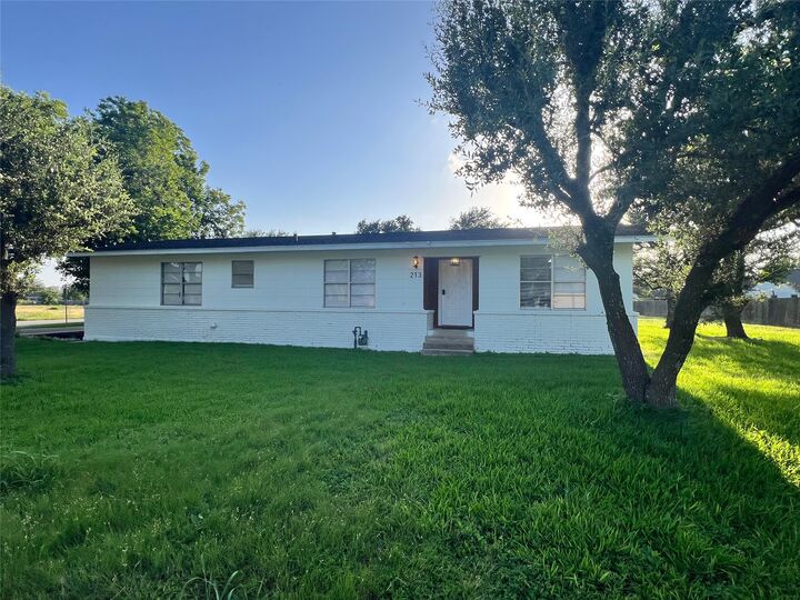 Property Photo:  213 S Fm 1660  TX 78634 