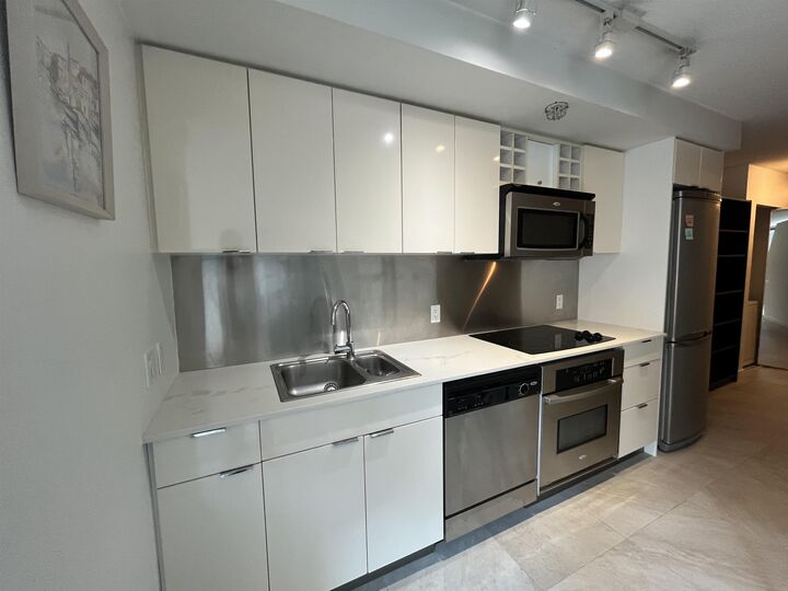 Property Photo:  233 Robson Street 501  BC V6B 0E8 