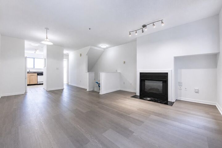 Property Photo: 3683 Wellington Avenue 202 BC V5R 4Z5