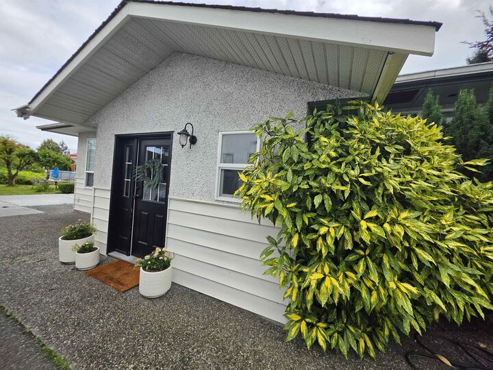 Property Photo: 672 Columbia Street BC V2T 5X6
