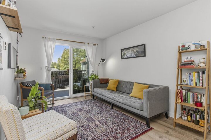 Property Photo: 40140 Willow Crescent 304 BC V8B 0M1