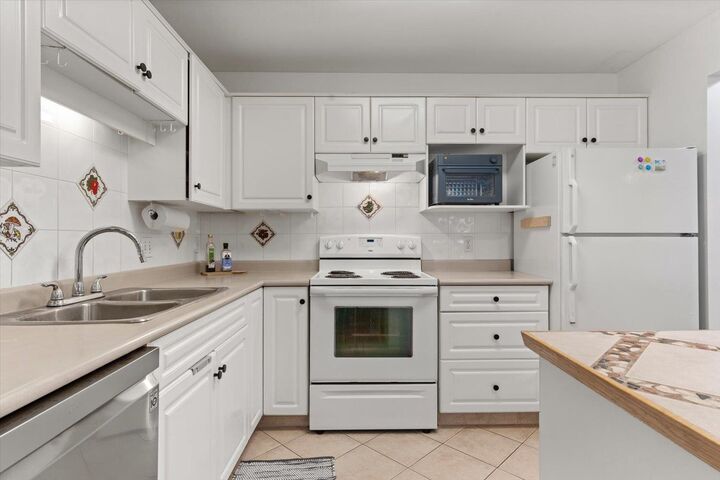 Property Photo: 9165 Broadway Street 305 BC V2P 7Z8