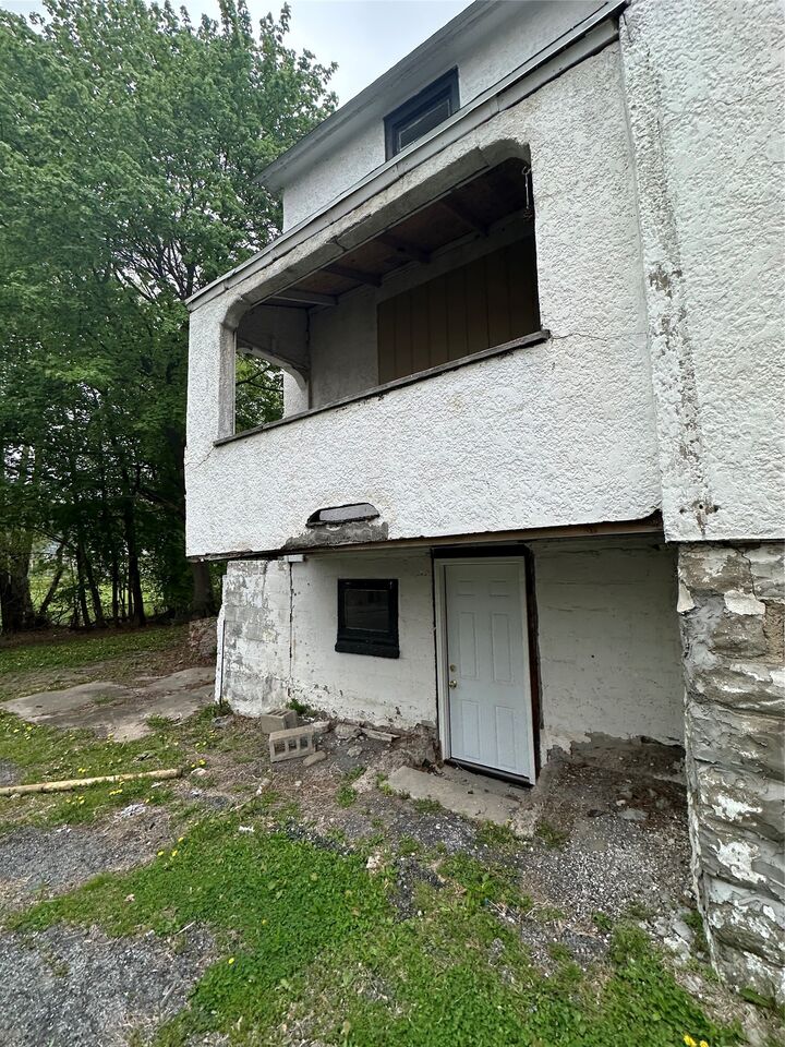 Property Photo:  105 Oak Hill Avenue  NY 13760 