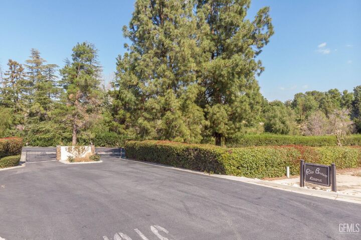 Property Photo: 5830 Riggs Court CA 93306