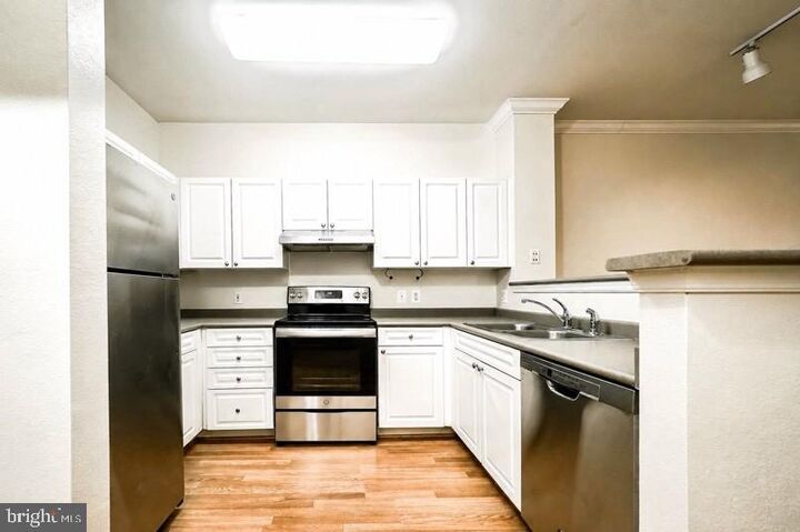 Property Photo:  3021 Nicosh Circle 1103  VA 22042 