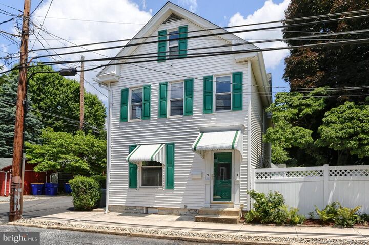Property Photo:  9 S Washington Street  PA 17055 