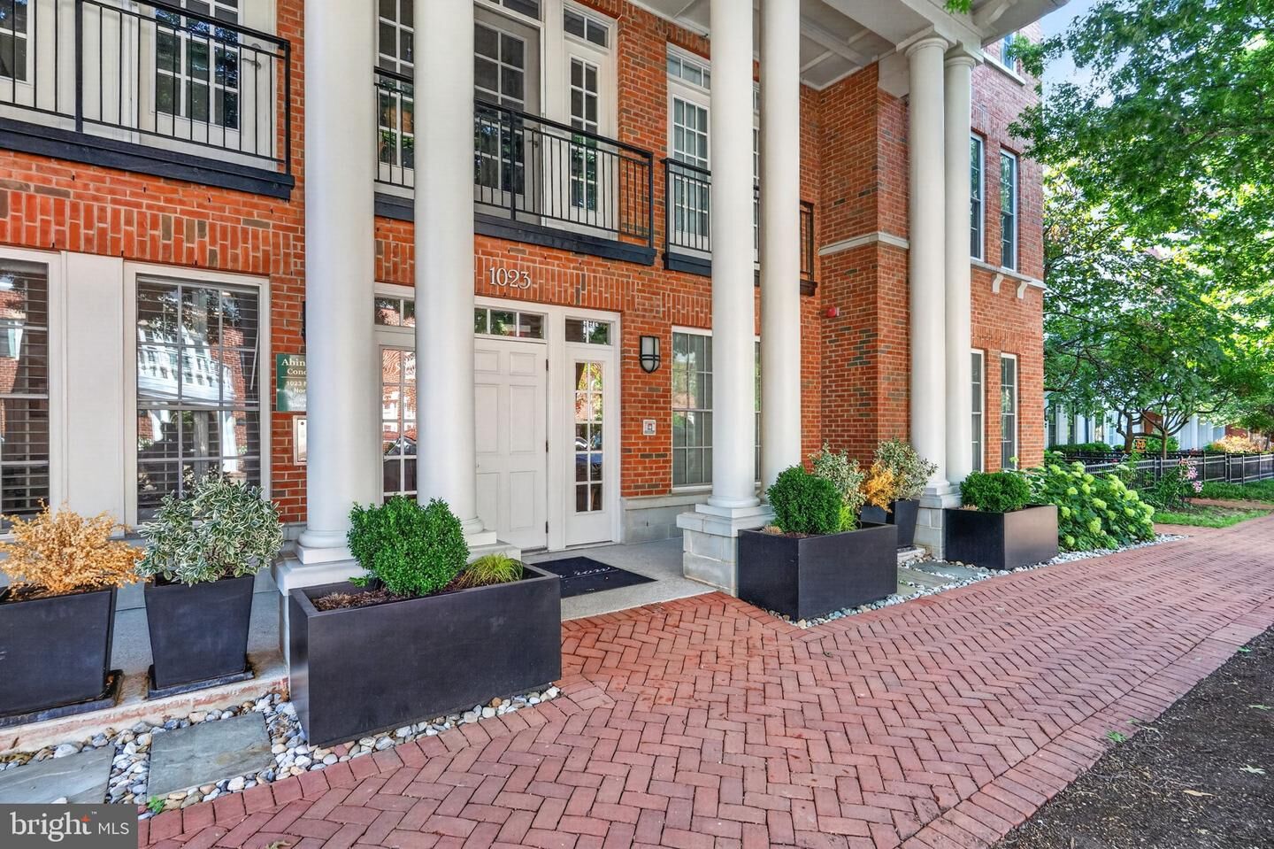 Property Photo:  1023 Royal Street 205  VA 22314 