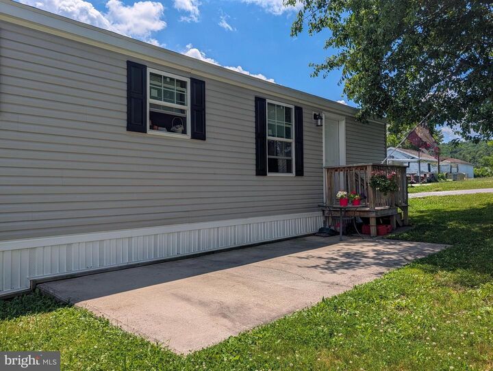 Property Photo:  210 Chestnut St  PA 15554 