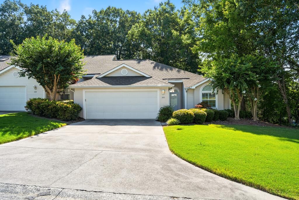Property Photo: 300 Bowen Place GA 30720