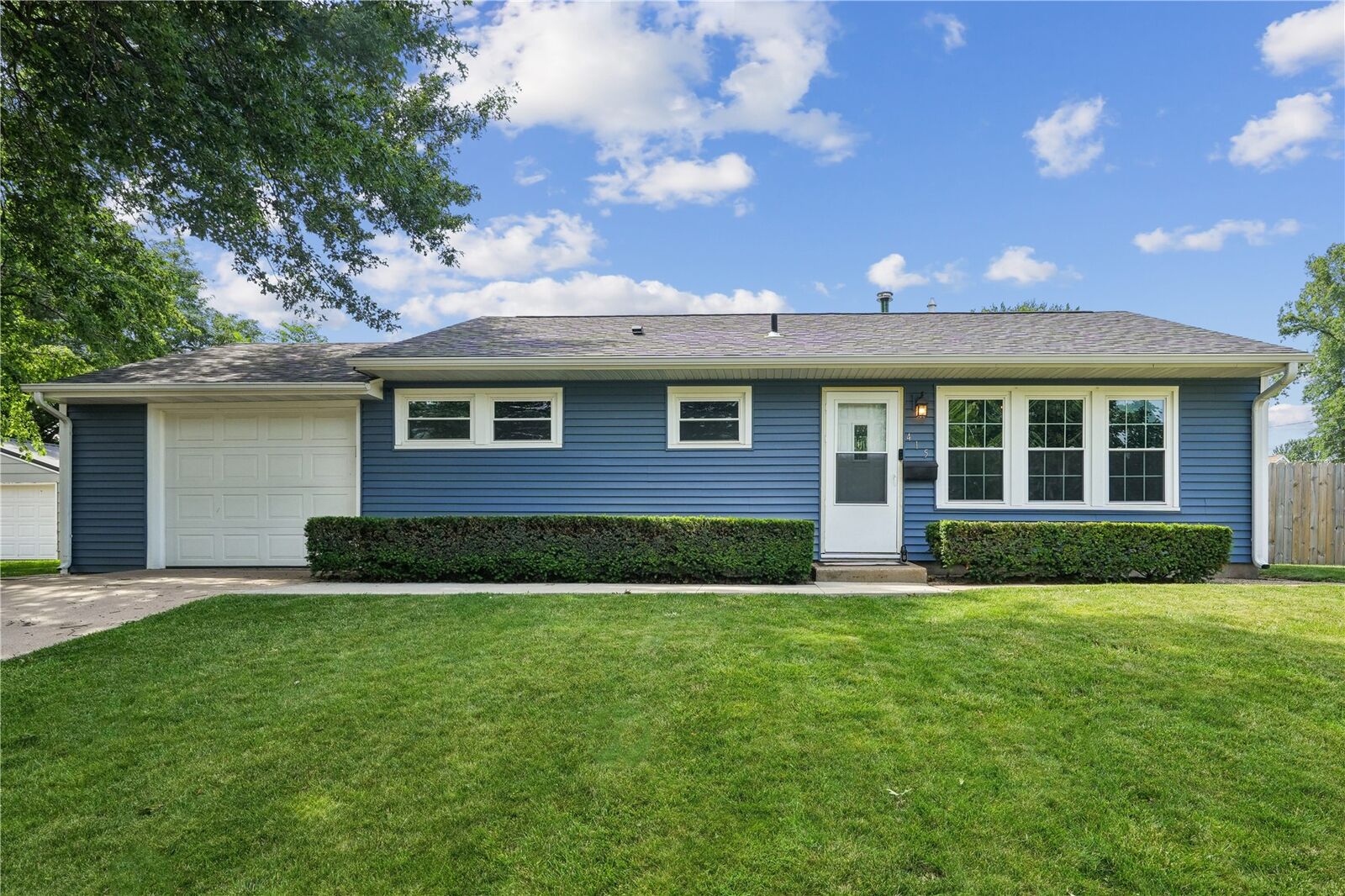 Property Photo:  415 Linwood Street SW  IA 52404 