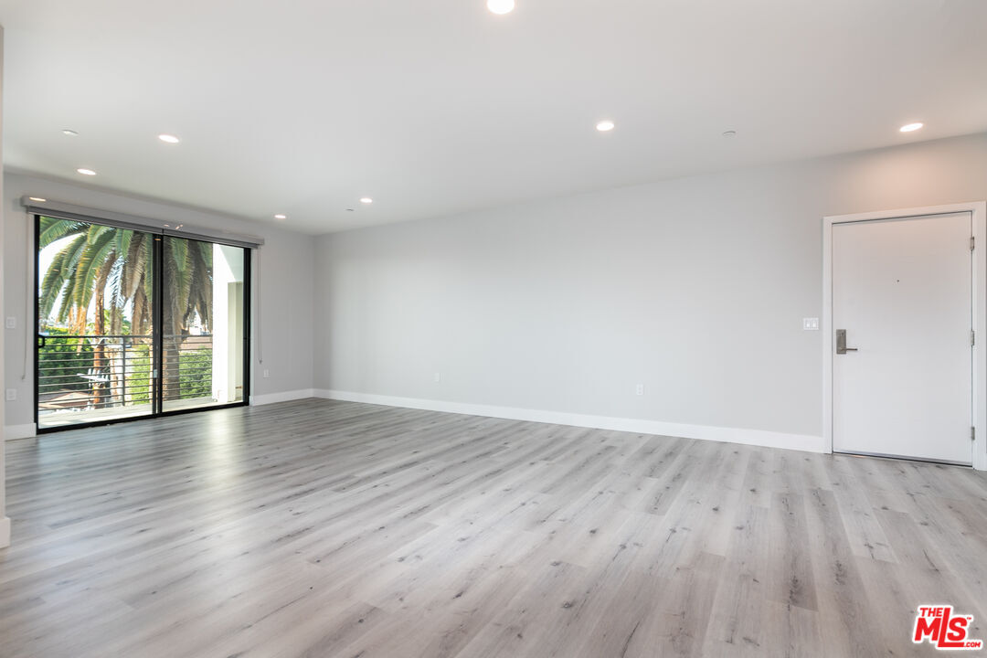 Property Photo:  14612 Calvert St  CA 91411 