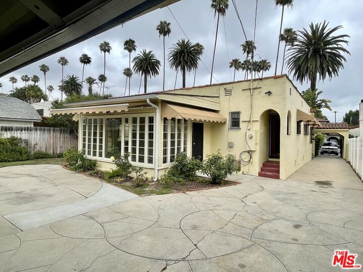 Property Photo:  203 N Doheny Dr  CA 90211 
