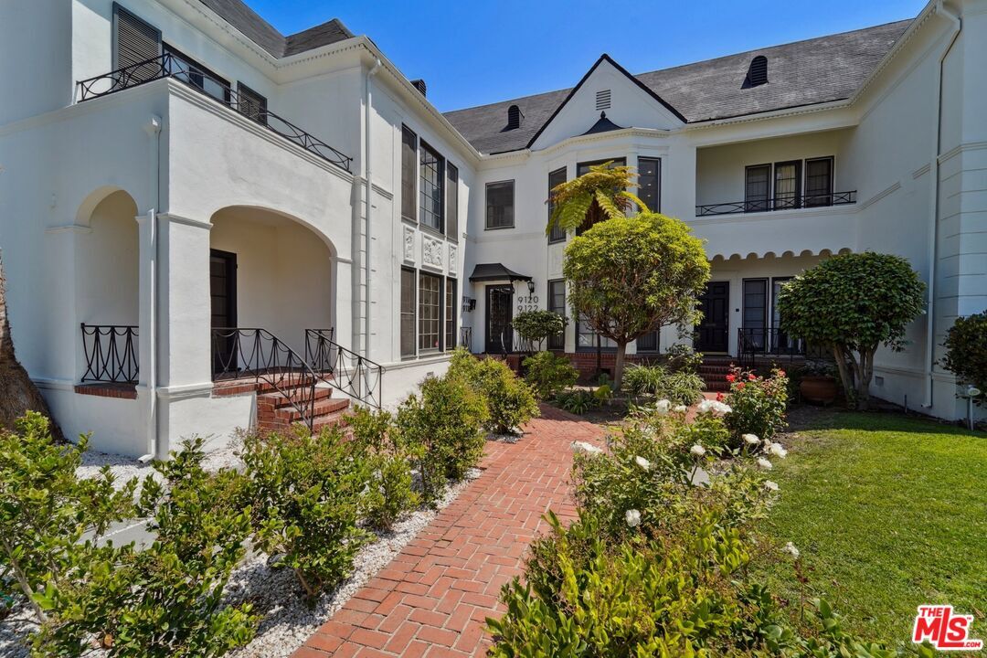 Property Photo:  9116 W 3rd St  CA 90048 