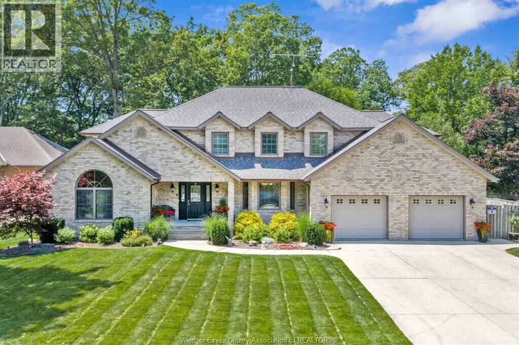 Property Photo:  205 Woodland Drive  ON N0R 1G0 