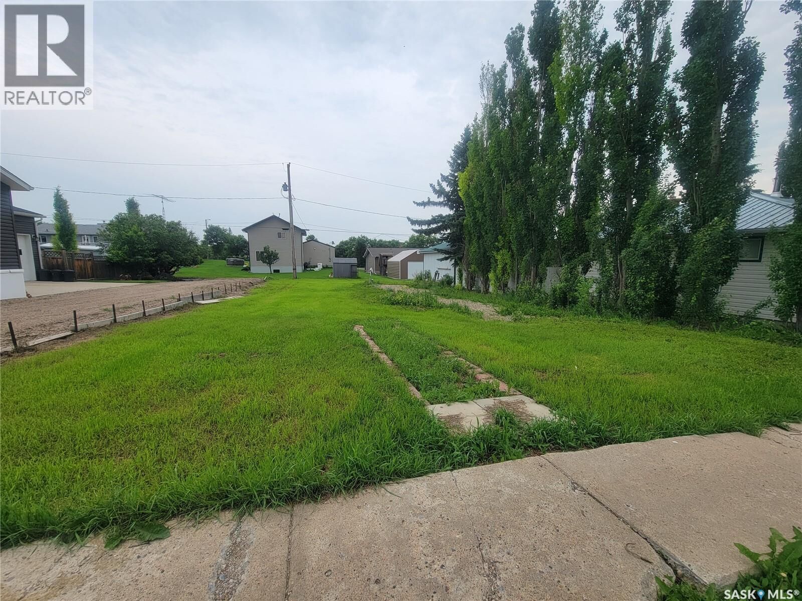 Property Photo:  22 4th Street  SK S0L 0S0 