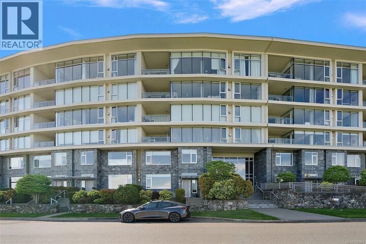 Property Photo: 5330 Sayward Hill Crescent BC V8Y 3H8