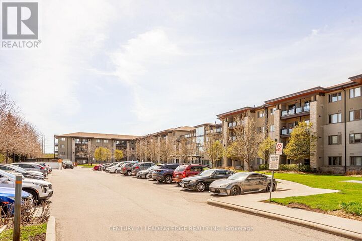 Property Photo:  570 Lolita Gardens 421  ON L5A 3T2 