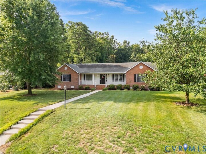 Property Photo: 319 Lee Court VA 23075