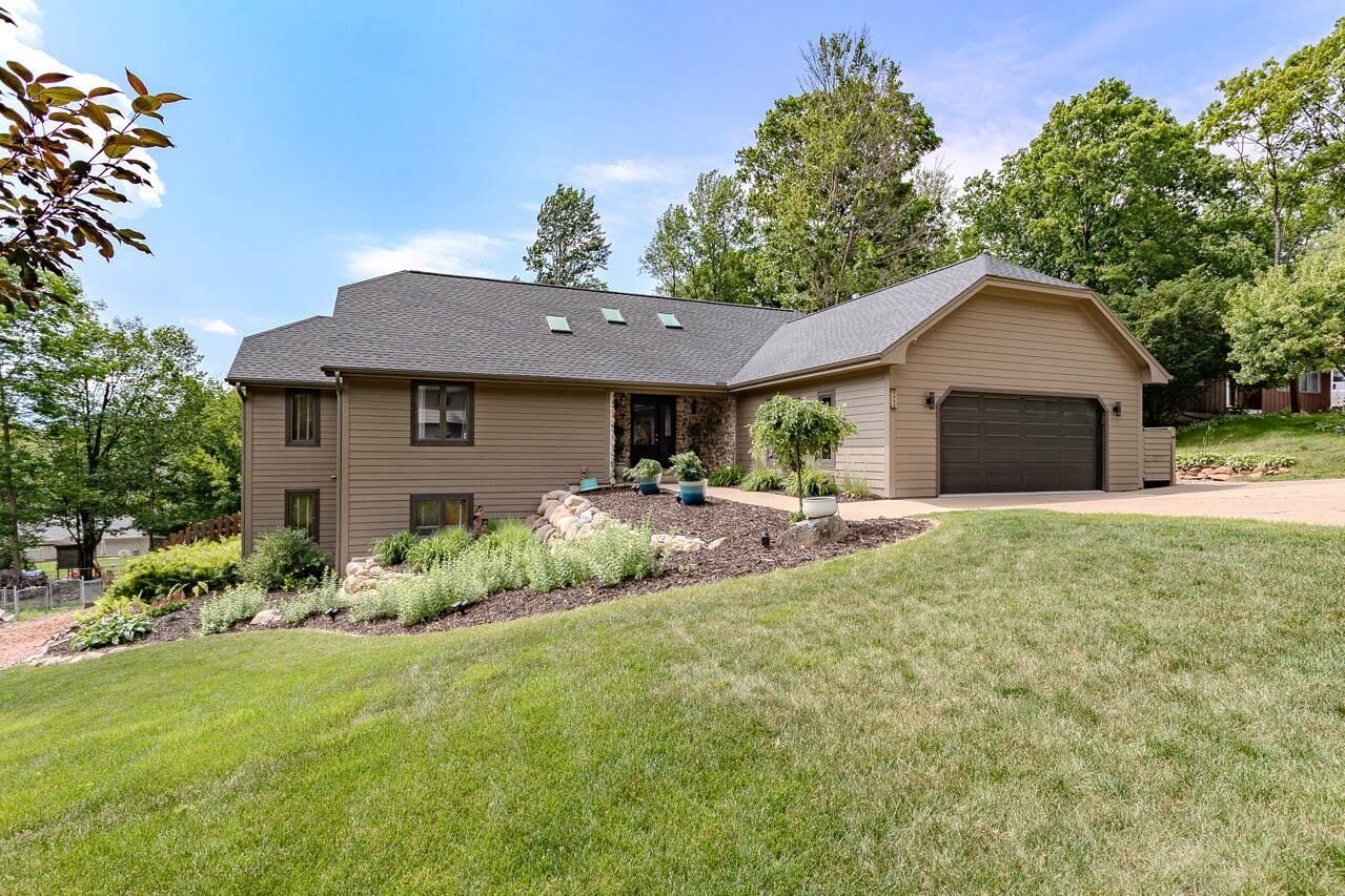 Property Photo:  3942 Hillside Lane  WI 54403 