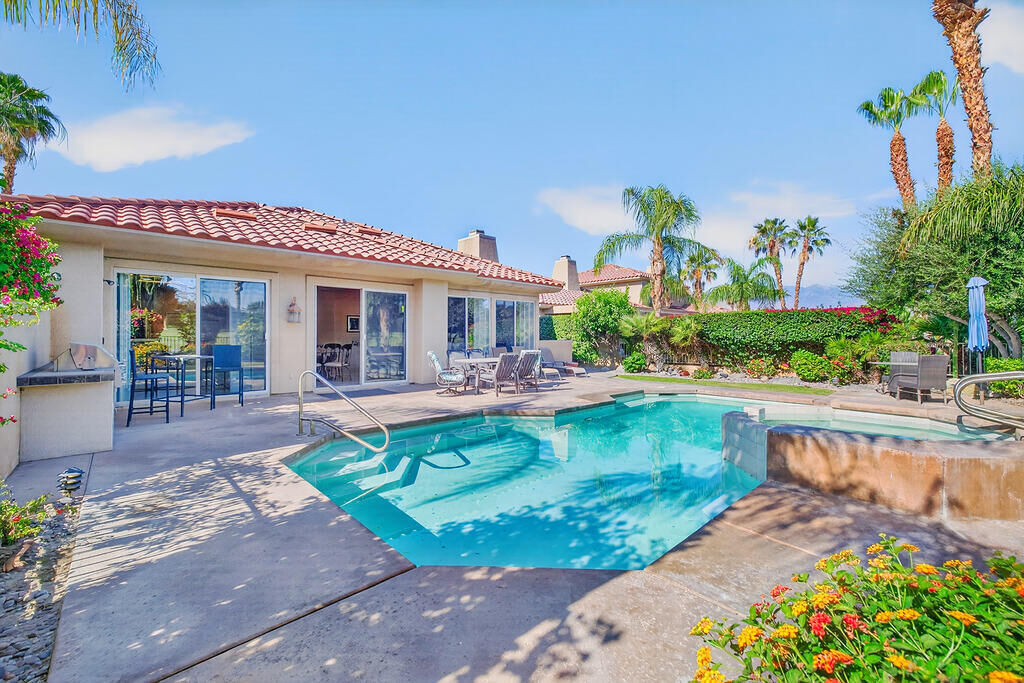Property Photo: 83 N Kavenish Drive CA 92270