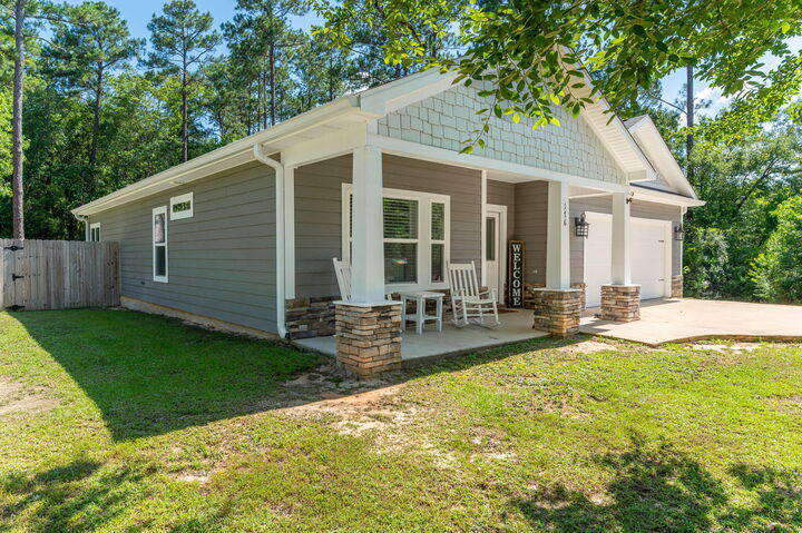 Property Photo: 176 Seneca Trail FL 32536