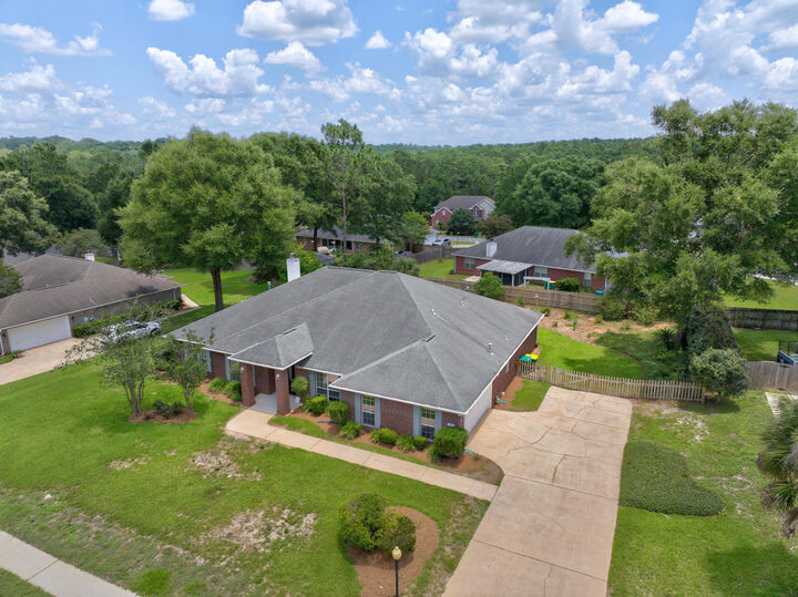Property Photo:  5863 Hunting Meadows Drive  FL 32536 