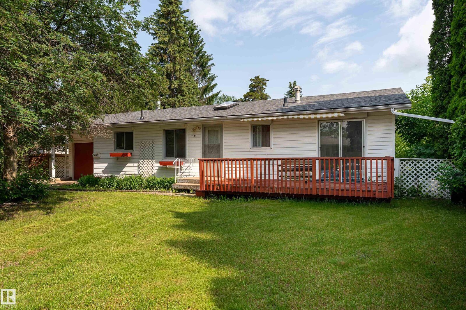 Property Photo: 947 Alder Avenue AB T8A 1V7