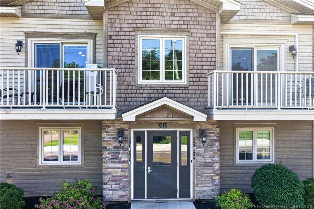 Property Photo: 98 Pleasant Street 201 NB E4P 2L6