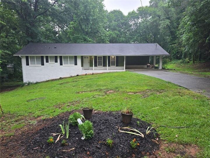 Property Photo: 2826 Manor Court GA 30078