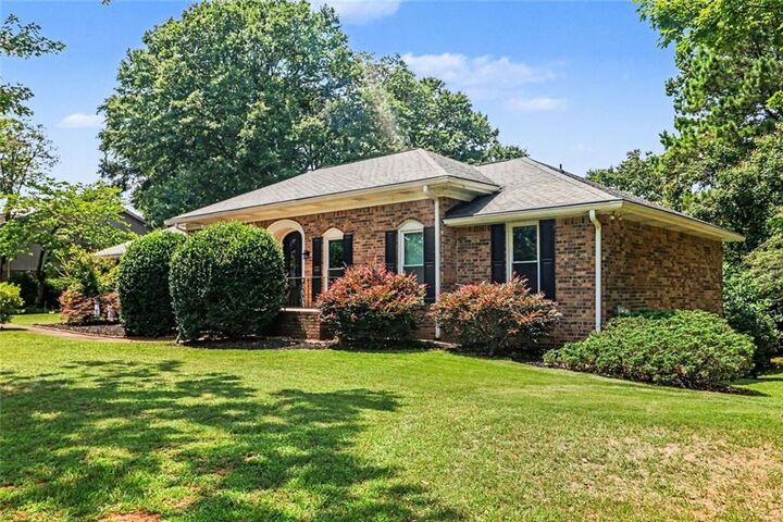 Property Photo:  410 Saddle Lake Drive  GA 30076 