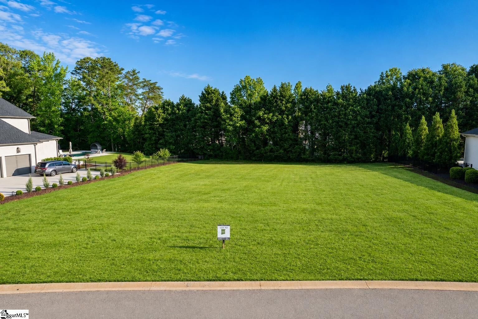 Property Photo:  
