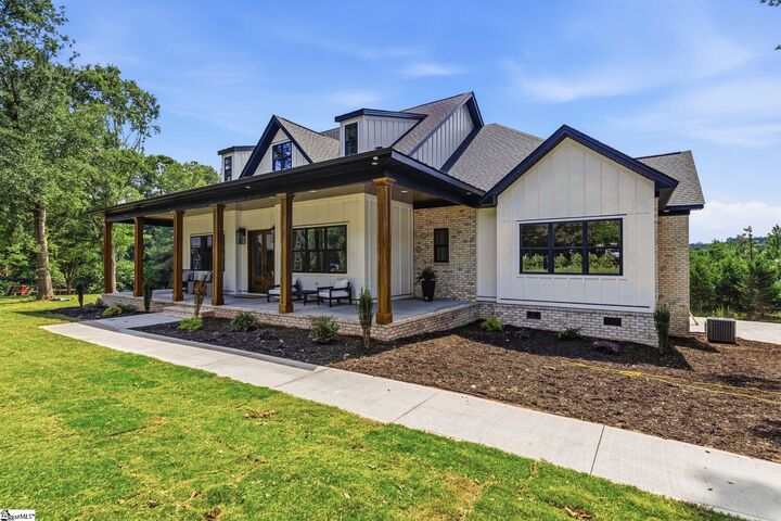 Property Photo:  118 Crown Oak Court  SC 29301 