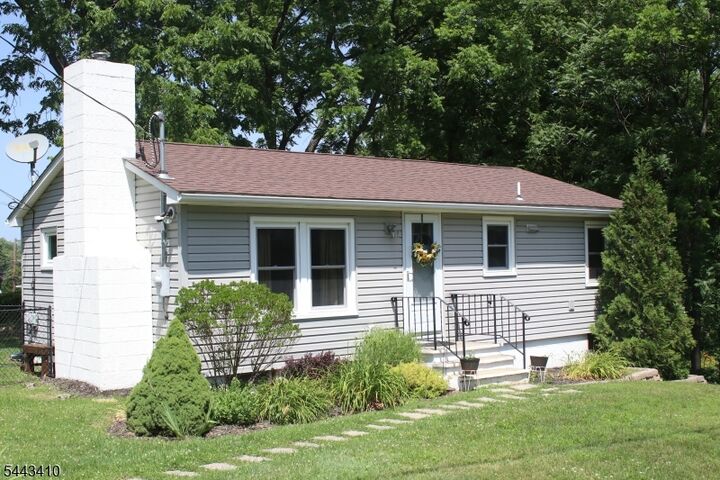 Property Photo: 12 Clover Ln NJ 07418