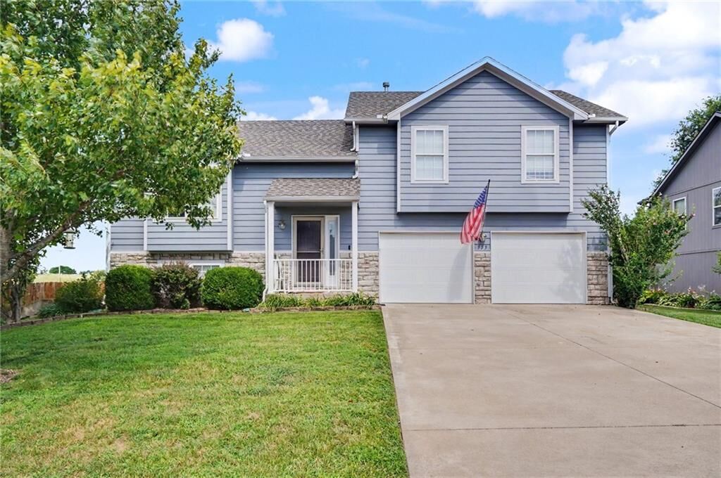 Property Photo:  953 N Hickory Drive  KS 66086 