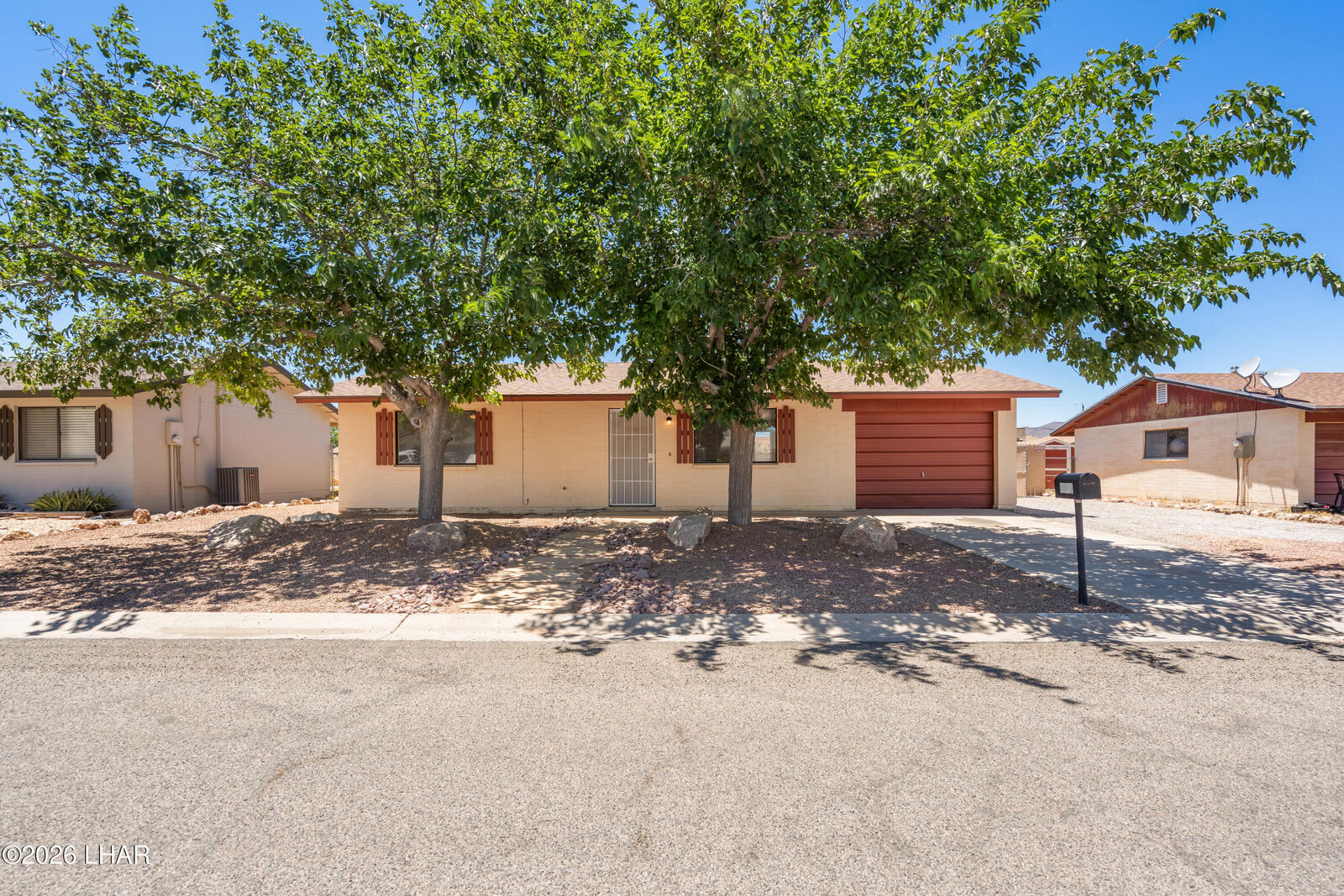 Property Photo: 3611 N Pearl St AZ 86409