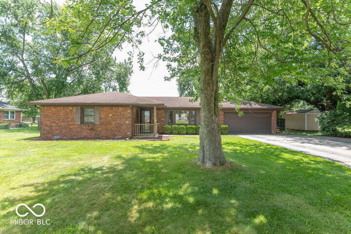 Property Photo: 8885 E County Road 600 N IN 46112