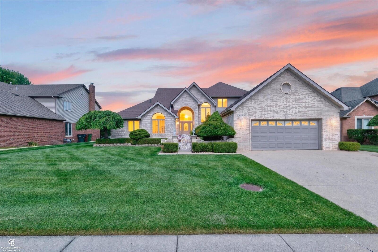 Property Photo:  46640 Glen Pointe Drive  MI 48315 