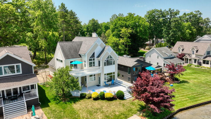 Property Photo:  413 Oakwood Avenue  MI 49234 
