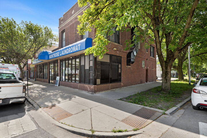 Property Photo:  3461 W Montrose Avenue 2  IL 60618 