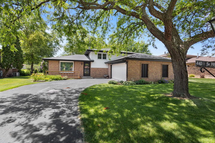 Property Photo:  440 Manor Drive  IL 60468 