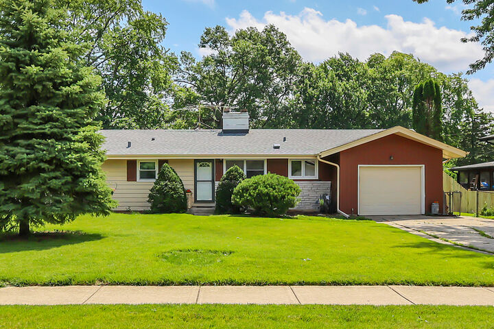 Property Photo: 443 Glendale Road IL 60172