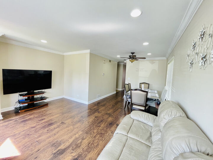Property Photo:  527 Heritage Drive  IL 60543 