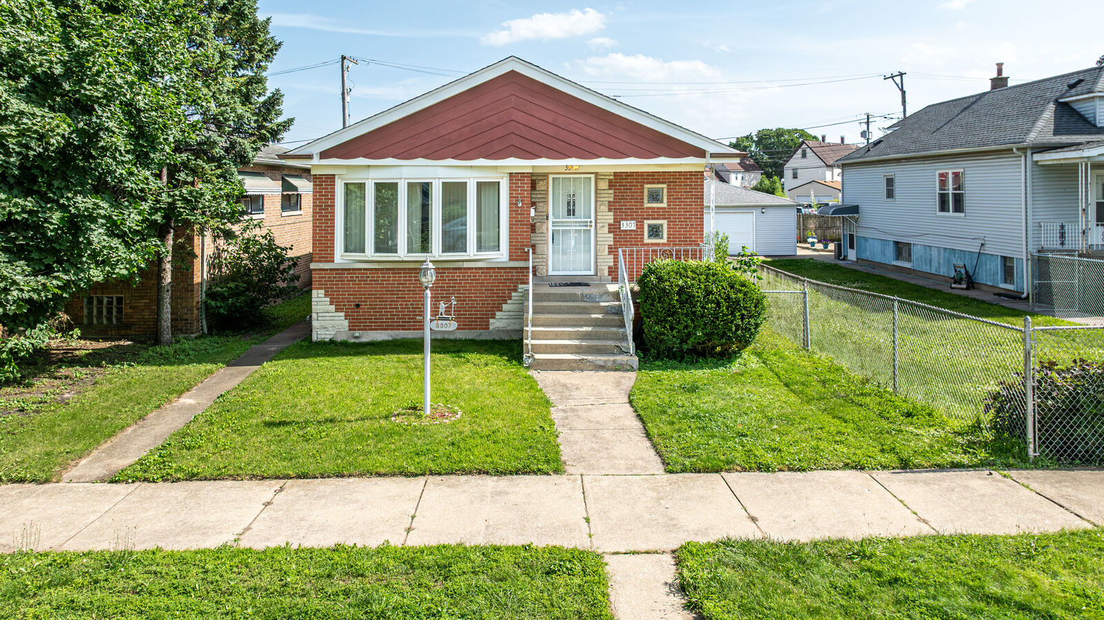 Property Photo: 3307 E 136th Street IL 60633