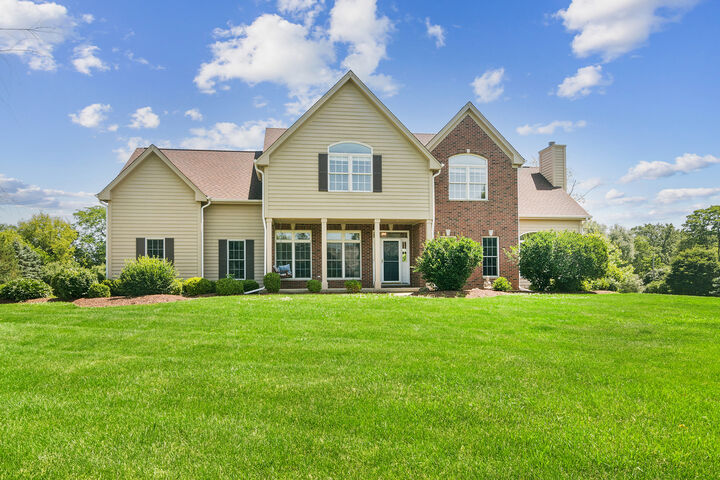 Property Photo: 175 Clover Hill Lane IL 60010