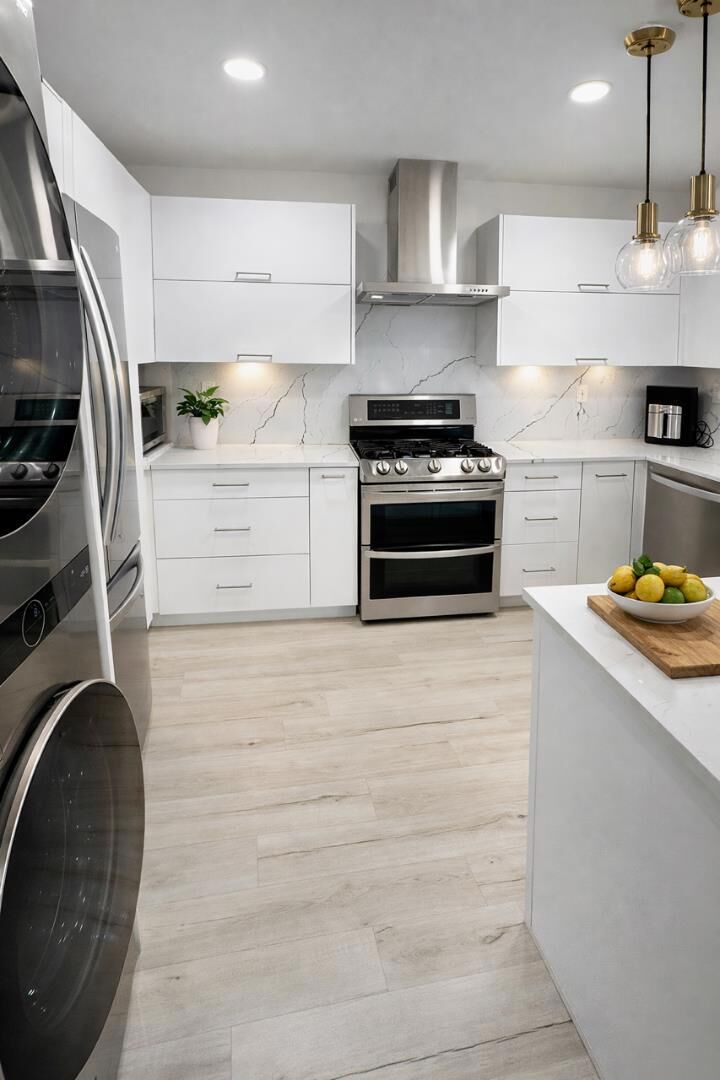 Property Photo:  930 California Avenue 105  CA 90403 