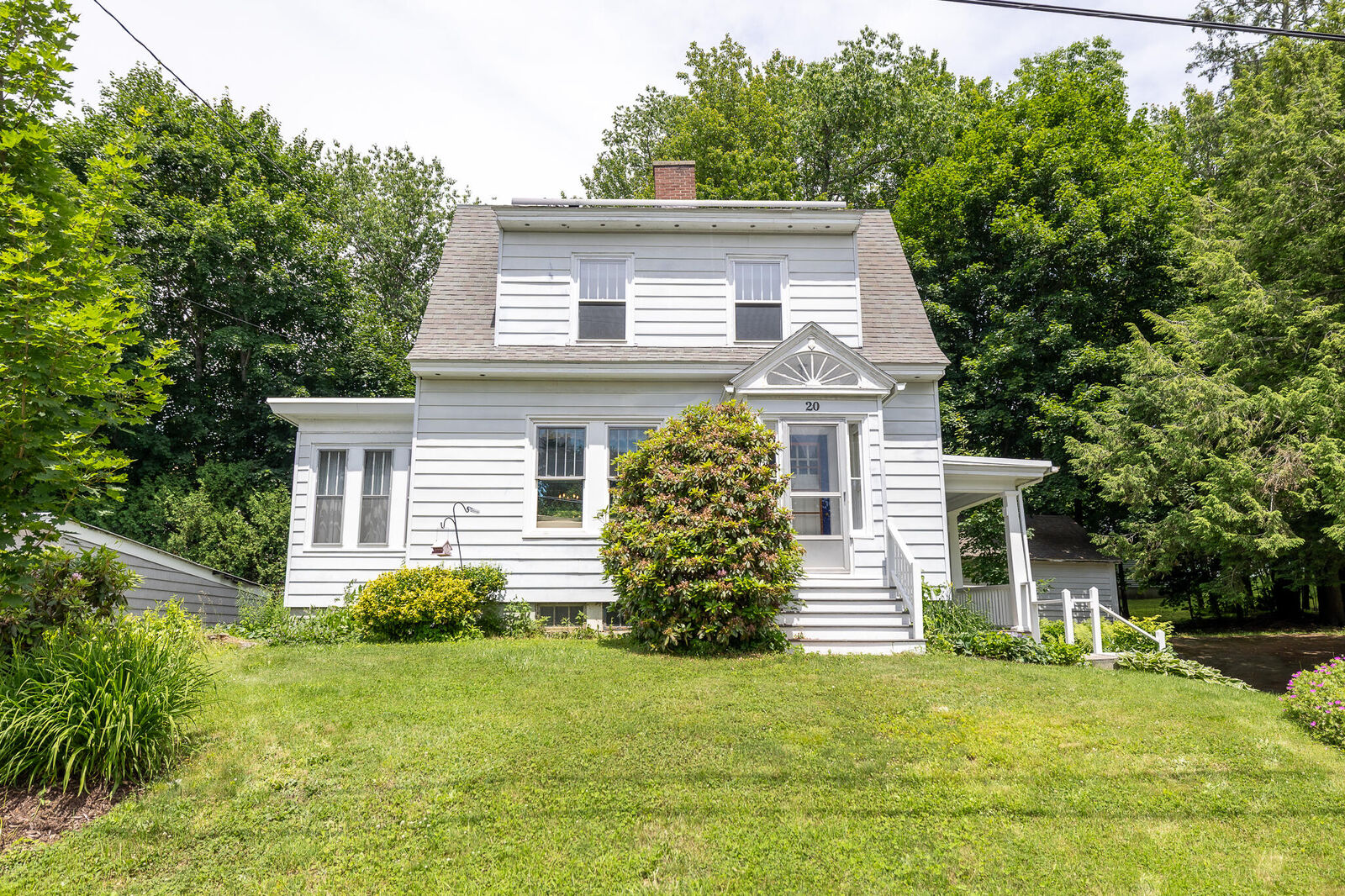 Property Photo:  20 Fairlawn Avenue  ME 04240 