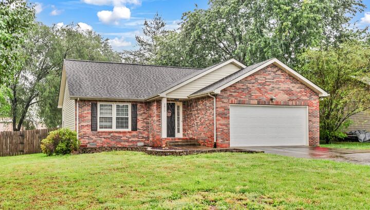 Property Photo:  2819 Fenton Ct  TN 37040 
